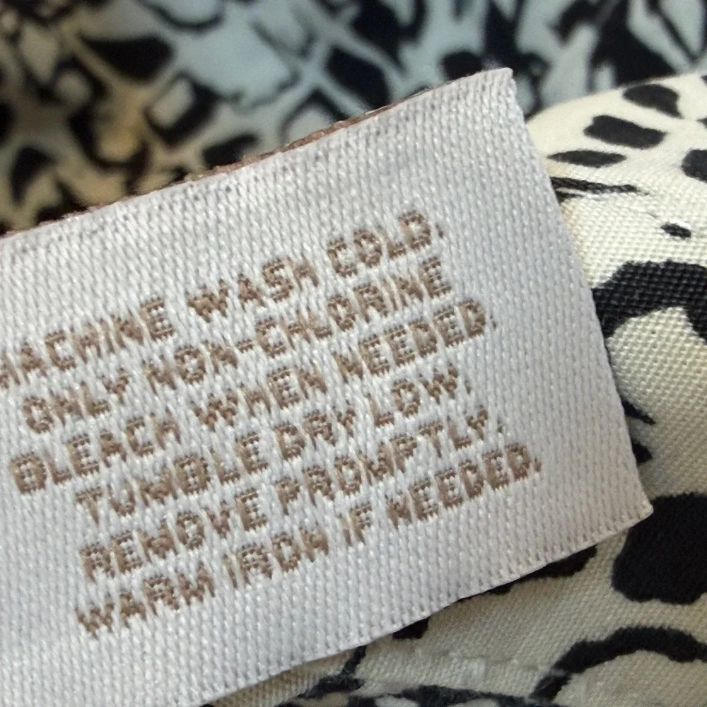 Chico's No Iron Top Womens Size 2 Large Black Print Long Sleeve Button Front - Picture 7 of 7